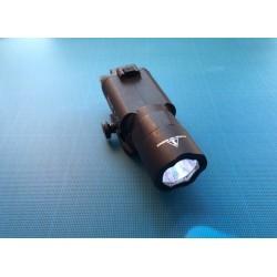 Lampe tactique: type X300 Ultra pour airsoft, compatible avec rails picatinny standard de 20mm