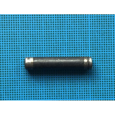 Diana 25: gros rivet de retenu du bloc ressort à l'arrière du tube.