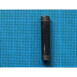 Diana 25: gros rivet de retenu du bloc ressort à l'arrière du tube.