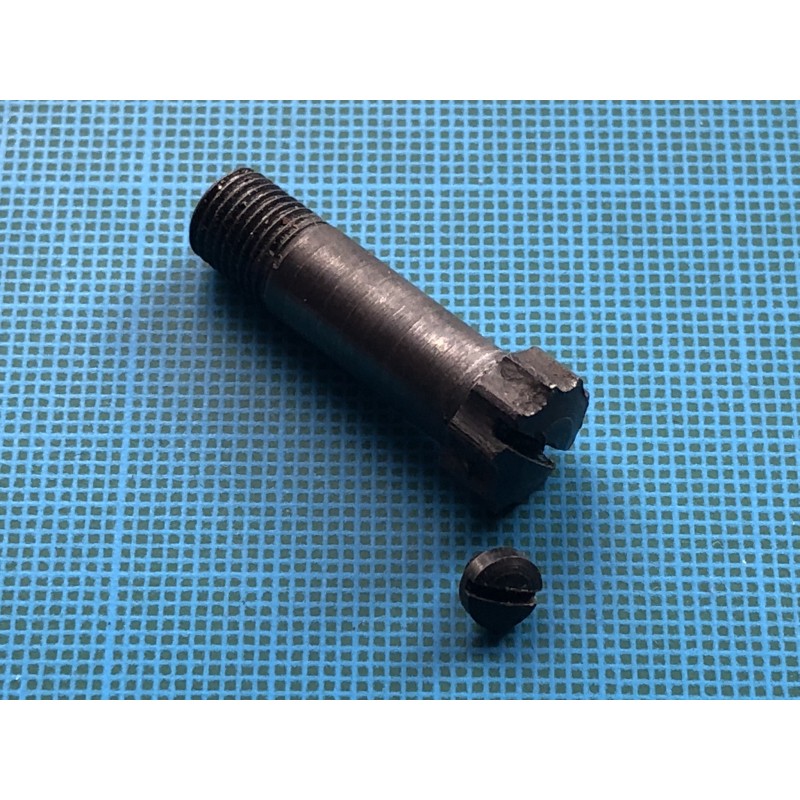 Diana 25: Grosse et petite vis de fixation entre le tube principal et le canon